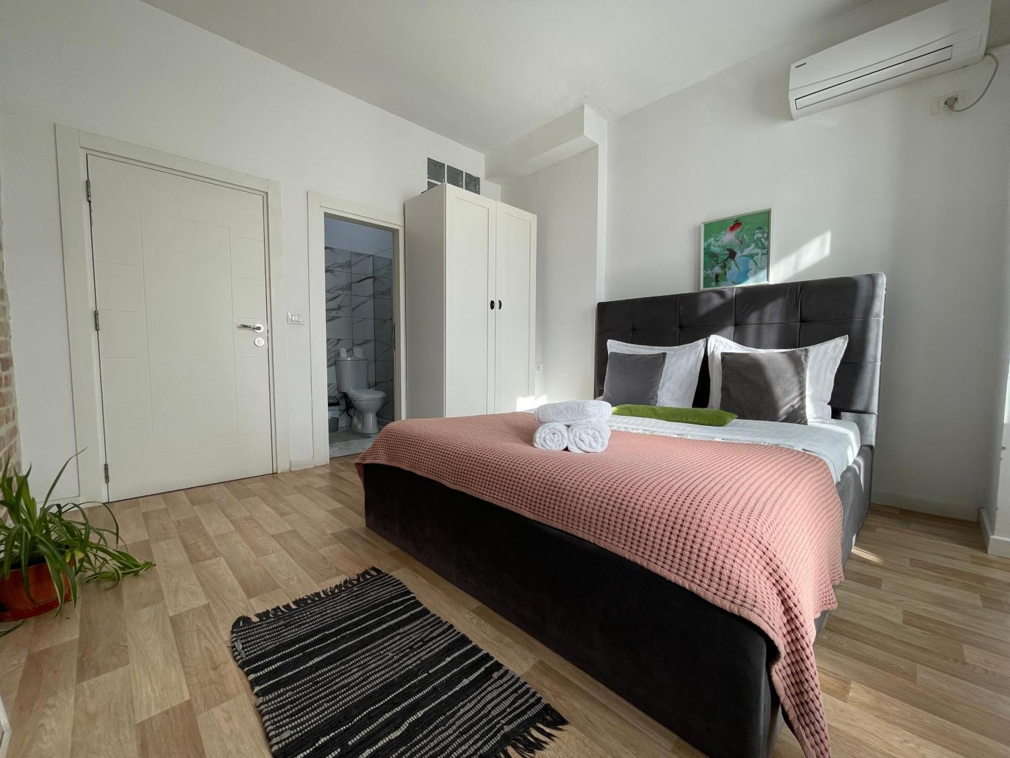 Bricks Studio Apartments ติรานา ภายนอก รูปภาพ